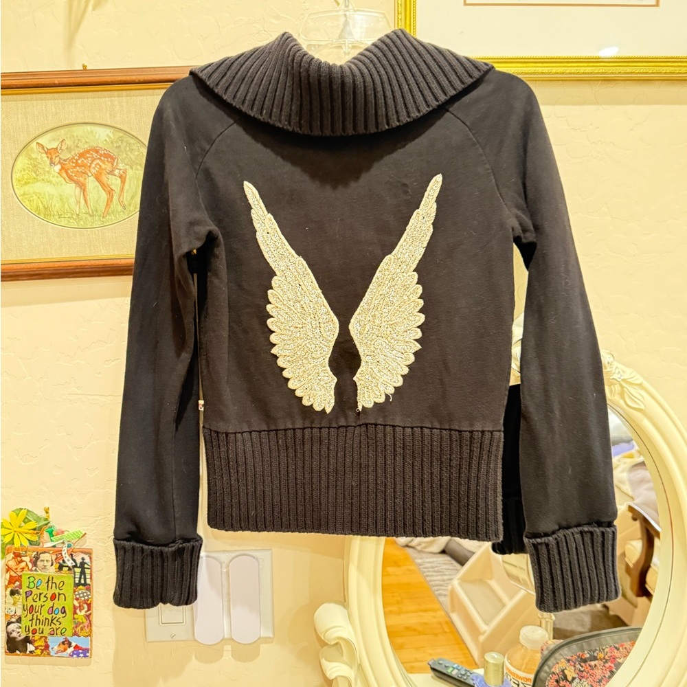 Twisted Heart Thick Black and white angel wings sweater. Early 2000s. Sz S